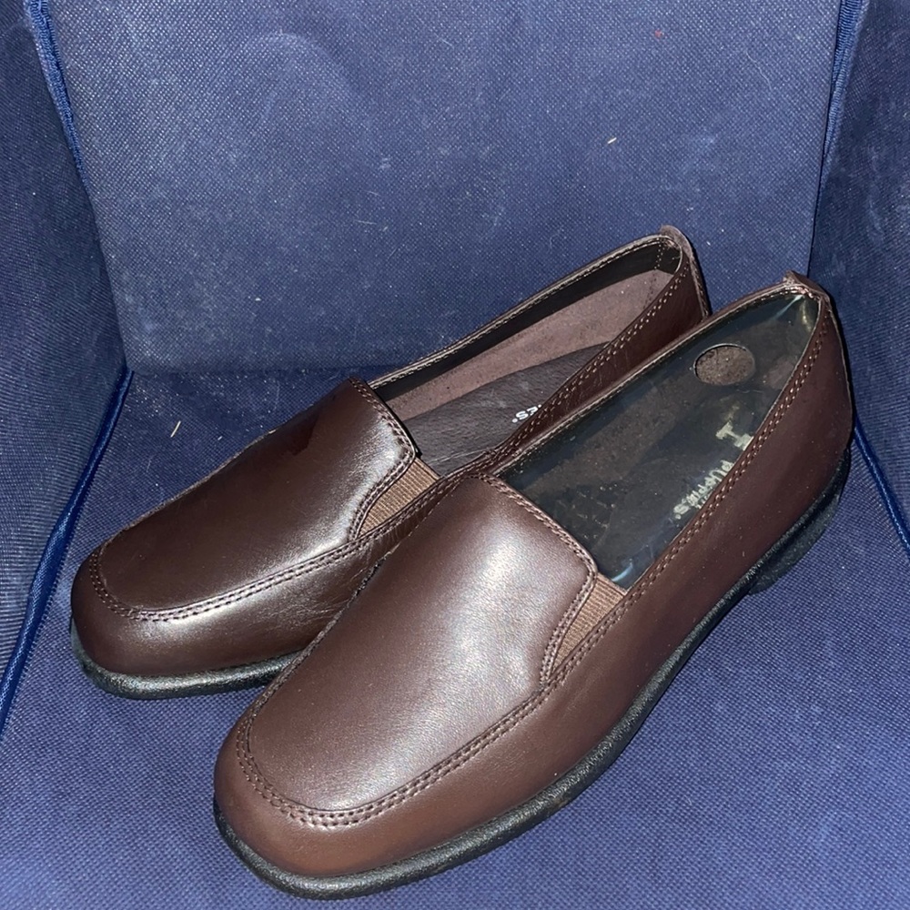 Dark Brown Hush Puppies, Style Heaven size 9W
